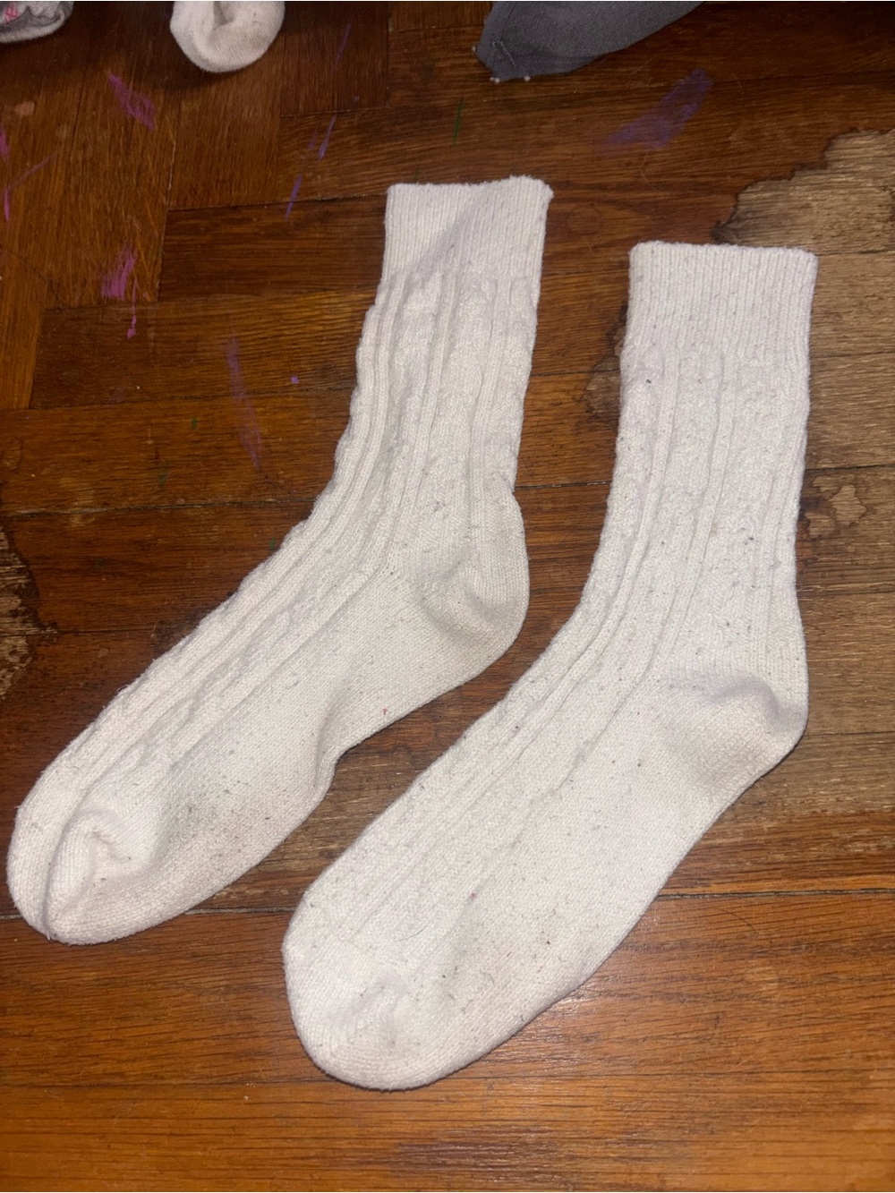 Women’s White Cable Knit Crew Socks - Packable Everyday Comfort